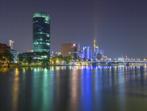 Architekturfotografie der Skyline Frankfurt am Main, mit Brücke