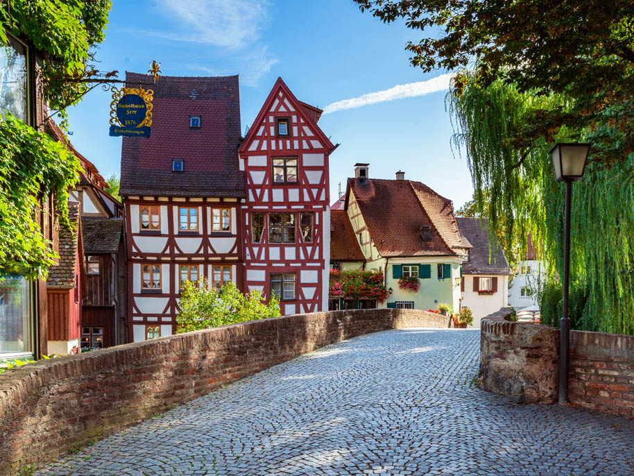 Blick über eine Brücke im Fischerviertel