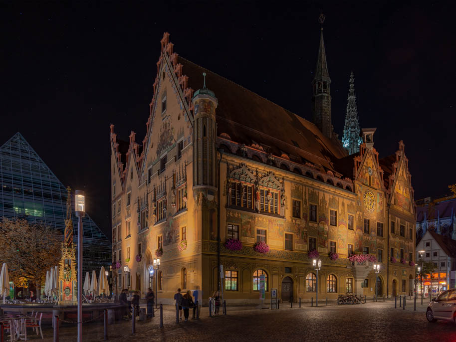 Ulmer Rathaus in der Nacht